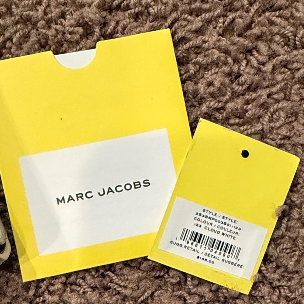 Marc Jacobs Ivory Wallet with Gold Accent - Picture 9 of 9